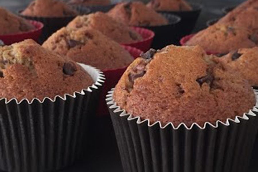 Muffins banane et pépites de chocolat par Couleurs Sucrées